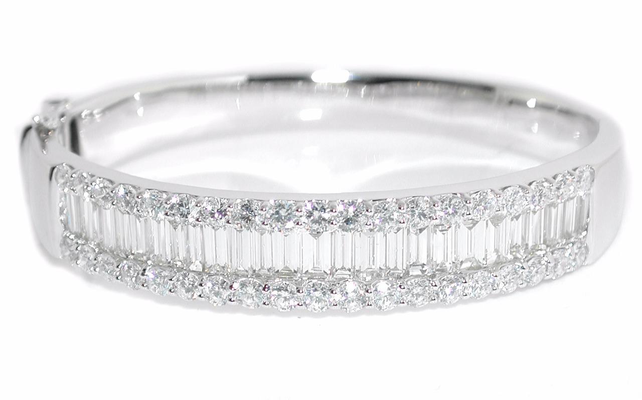 Luxurious 9.09 Ct Ladies Round & Baguette Diamond Bangle Bracelet 14k