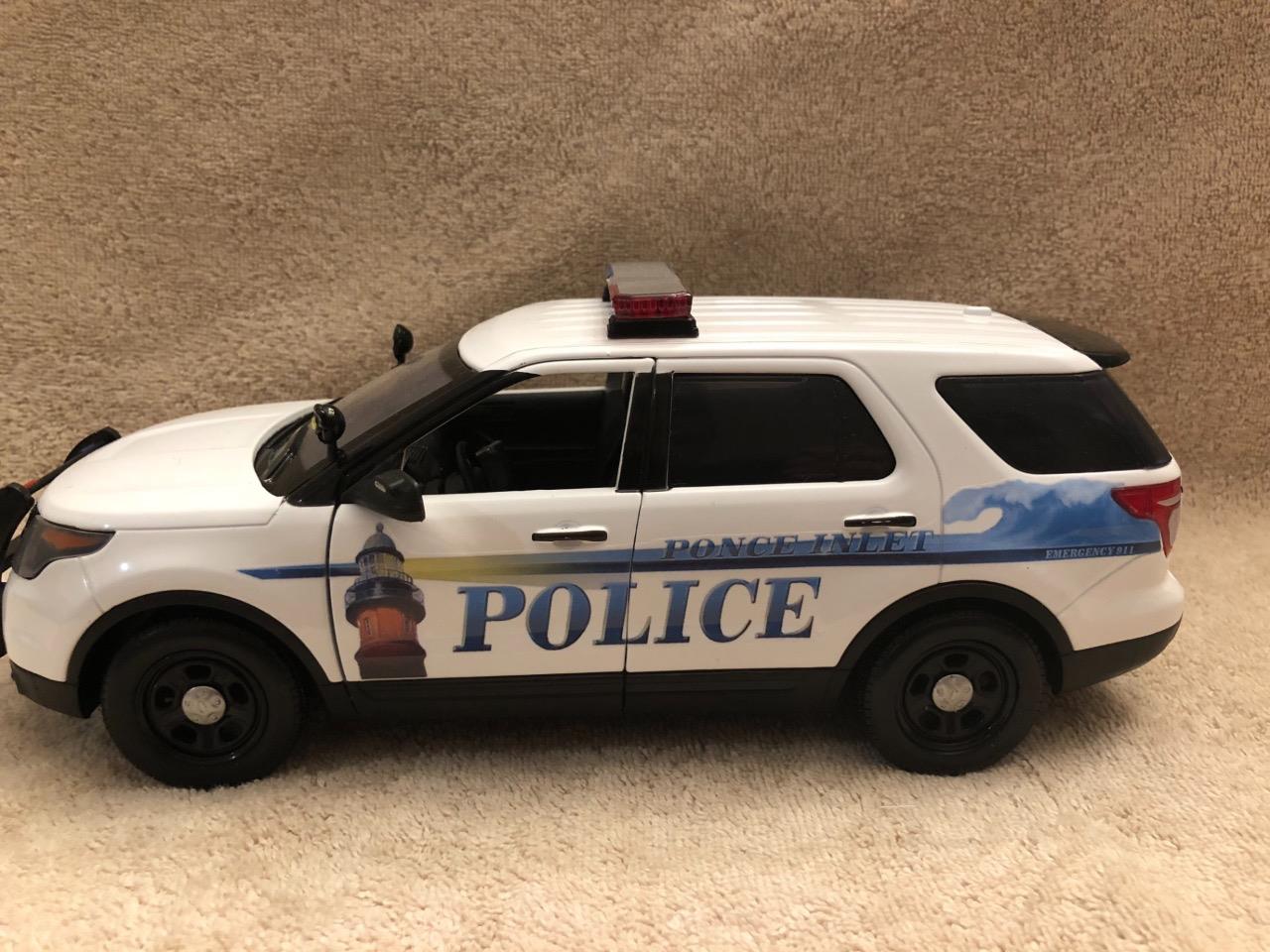 1 18 police cars with working lights