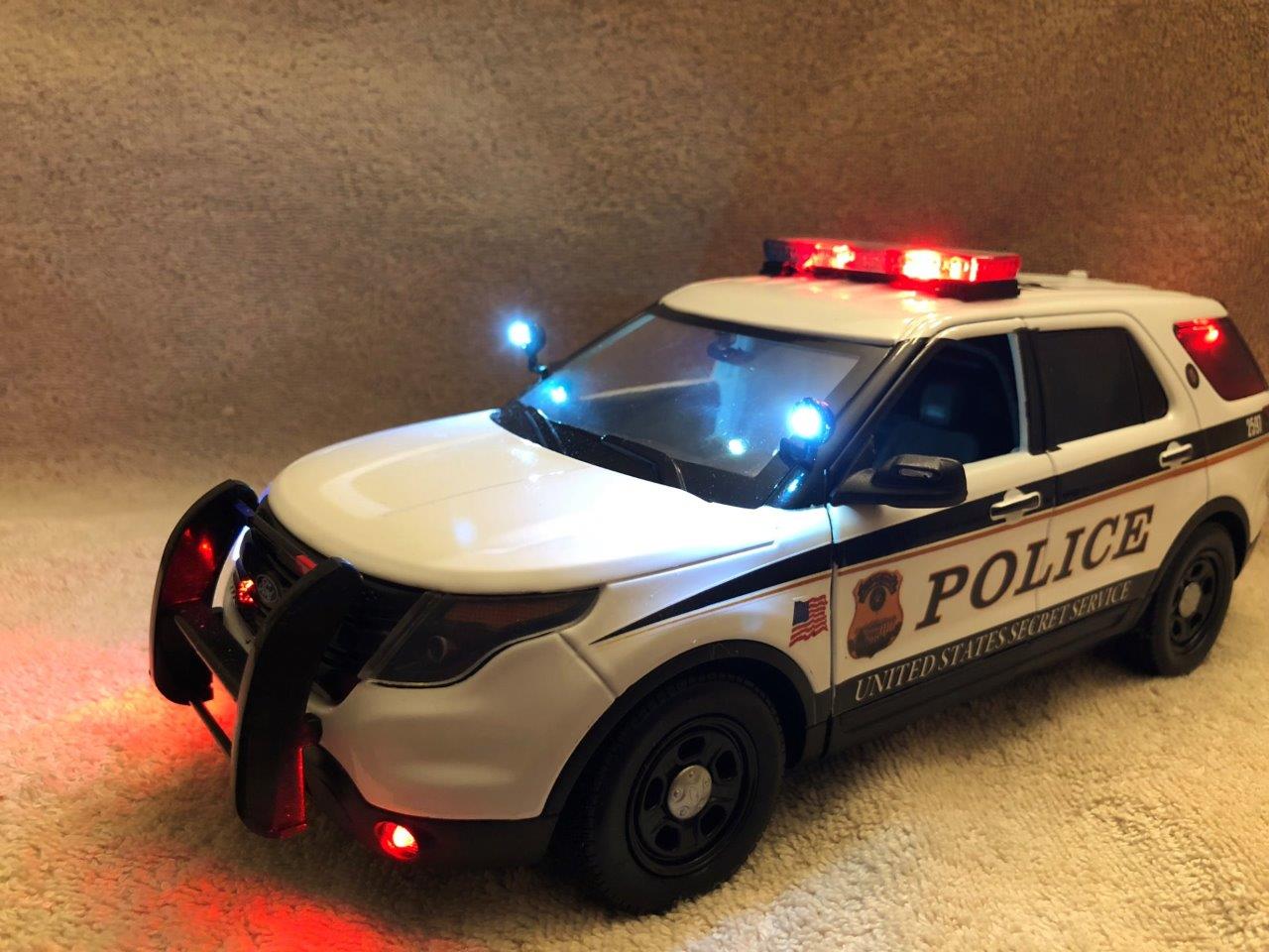 diecast police cars with working lights and sirens