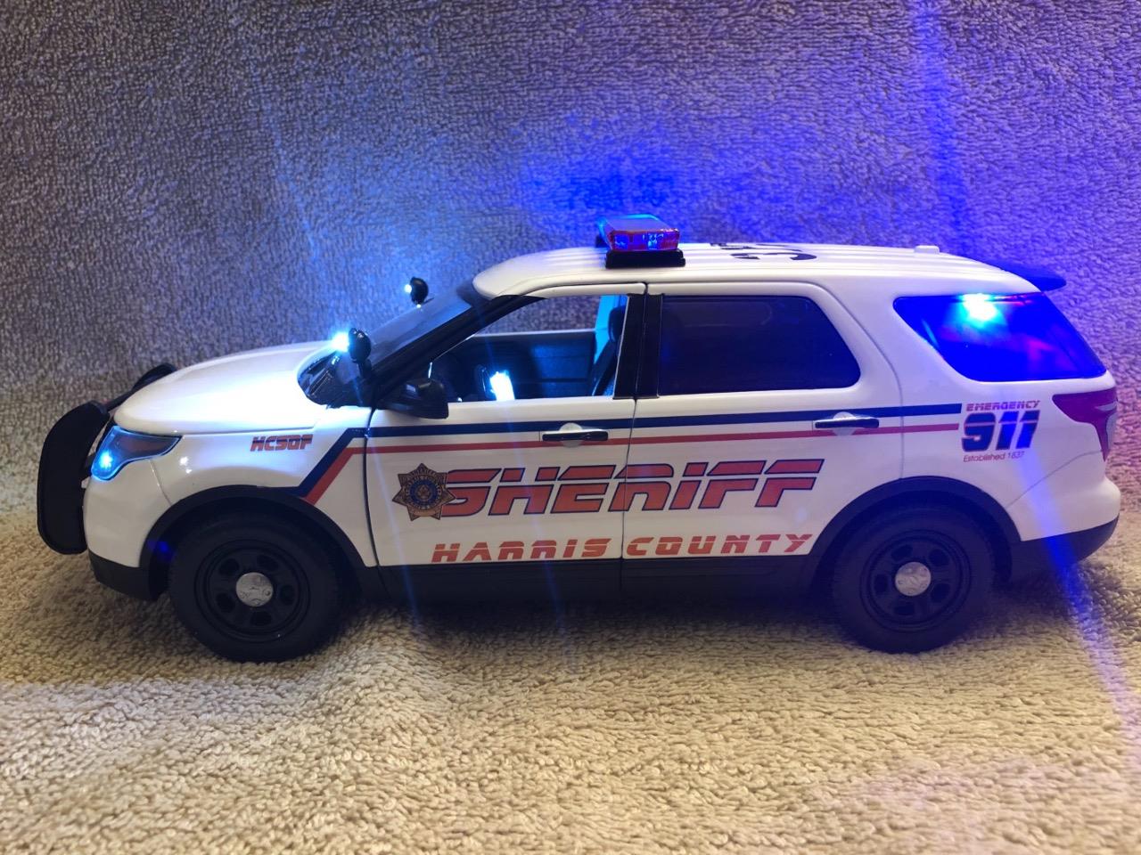 diecast police car models with working lights
