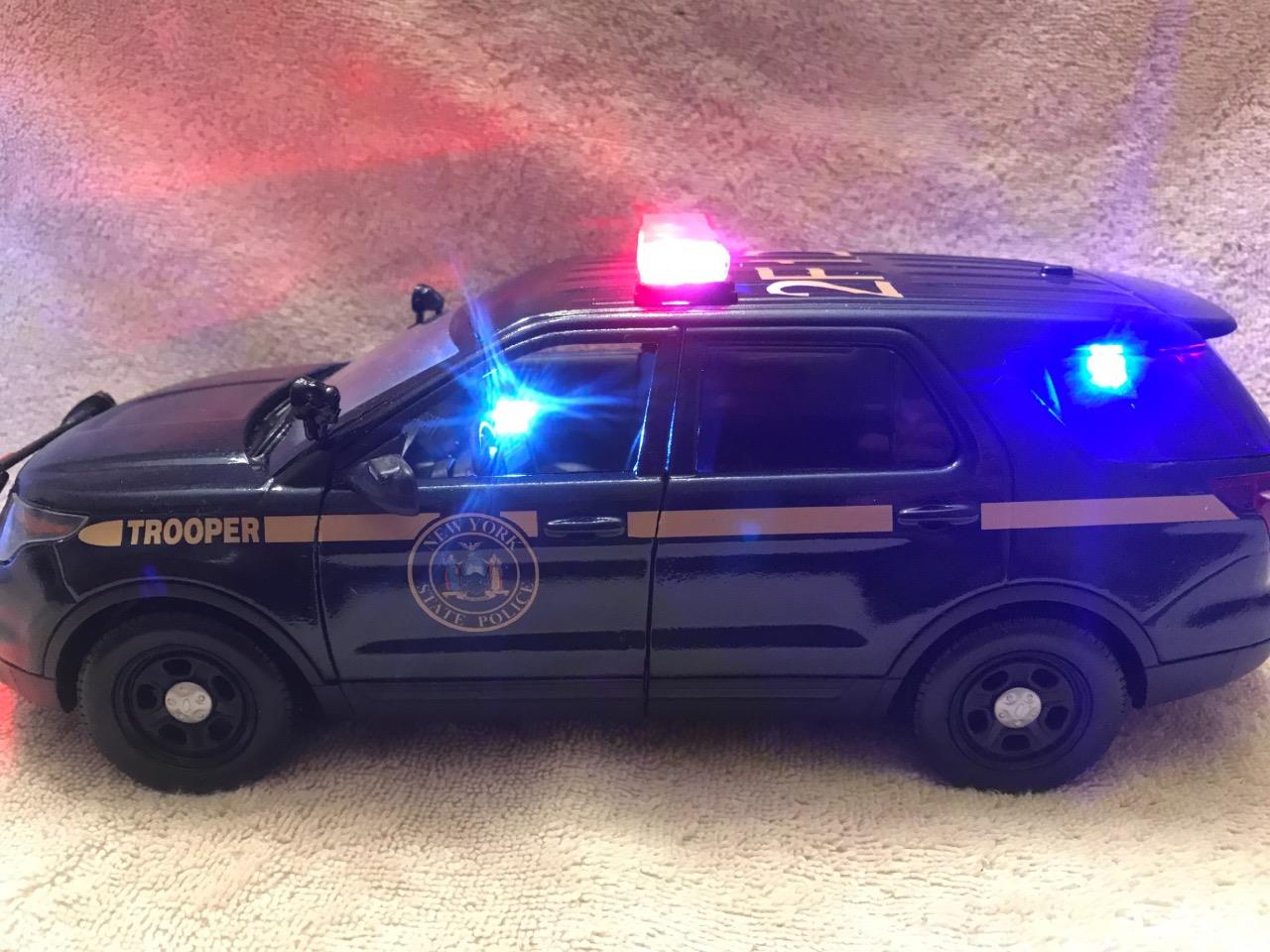 diecast police car models with working lights