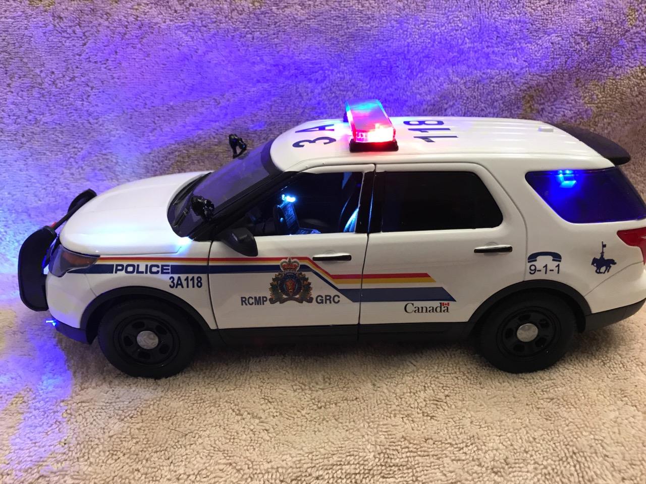 diecast police car models with working lights