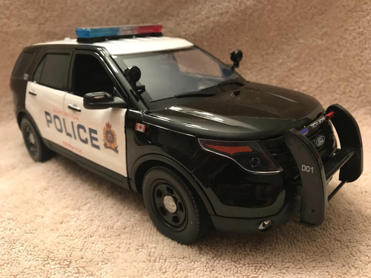 1/18 SCALE DIECAST EDMONTON CANADA POLICE FORD SUV W/WORKING LIGHTS AND