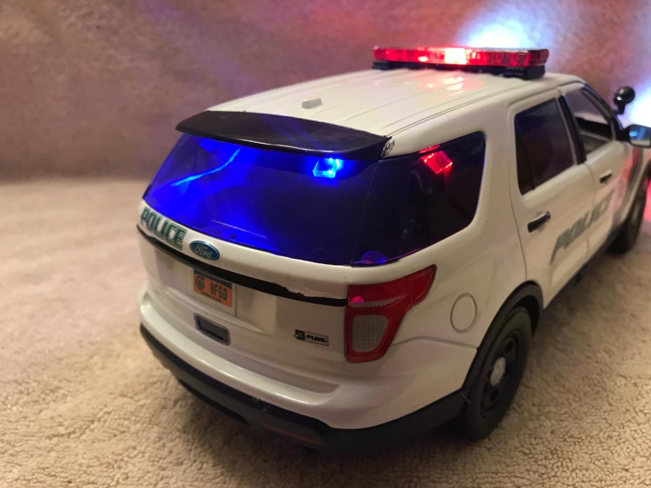 diecast police car models with working lights