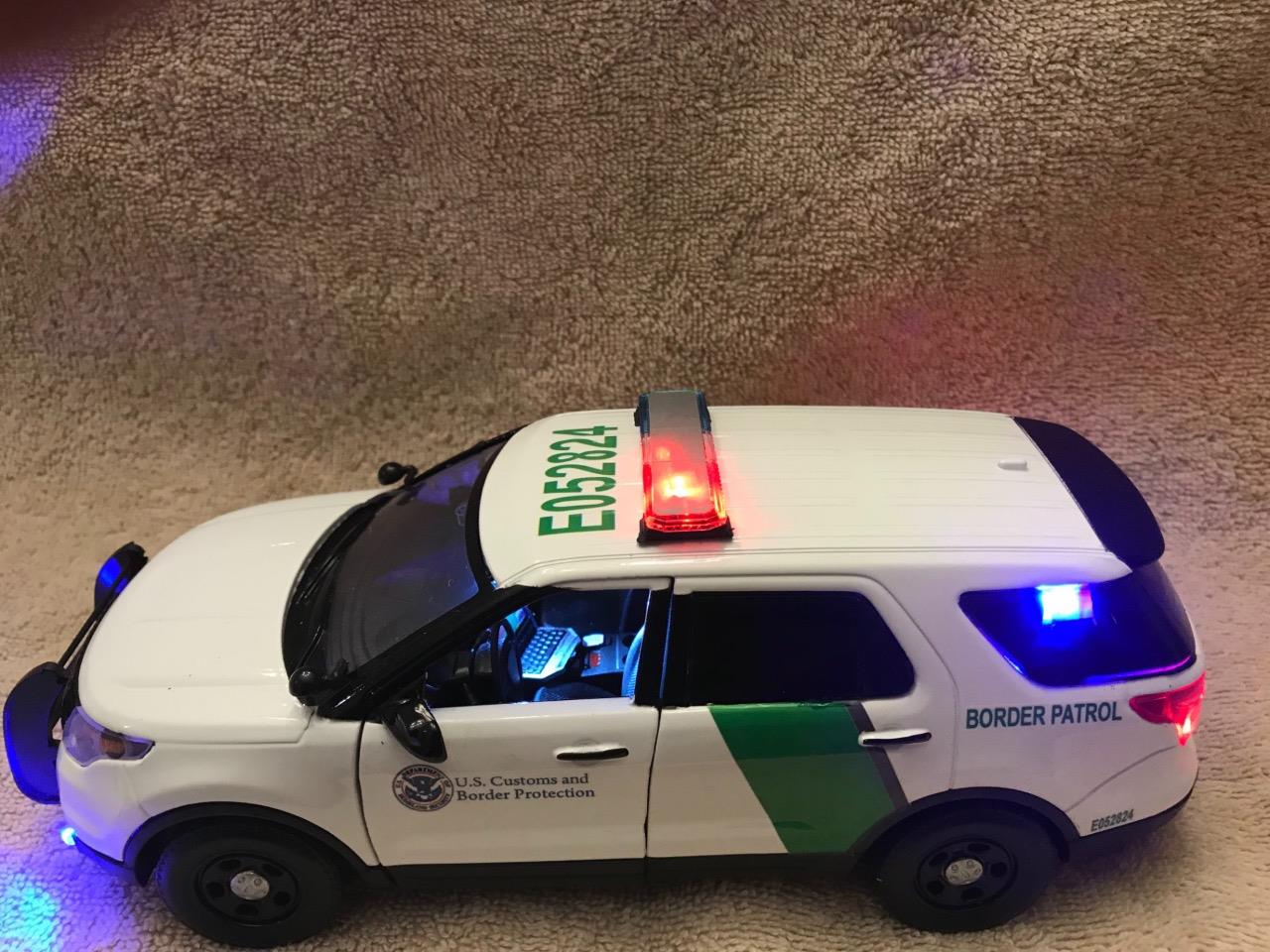 diecast police car models with working lights
