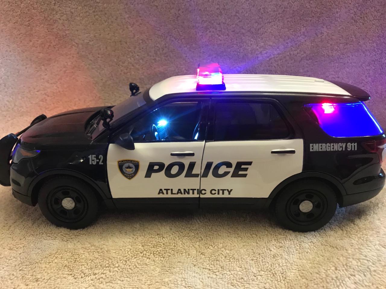1 18 scale police cars with working lights