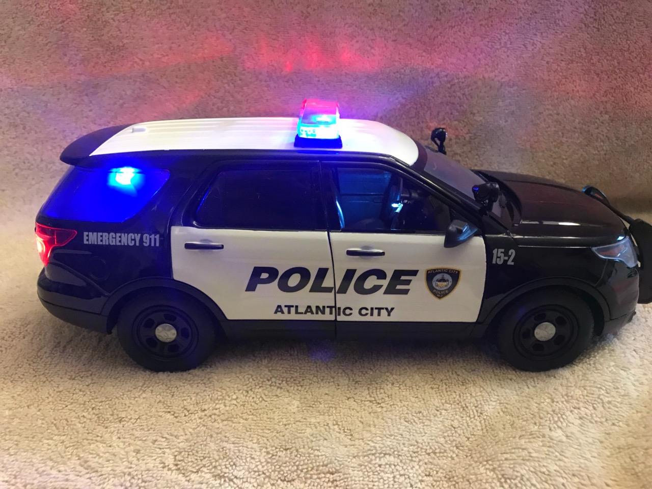 1 18 diecast police cars with working lights