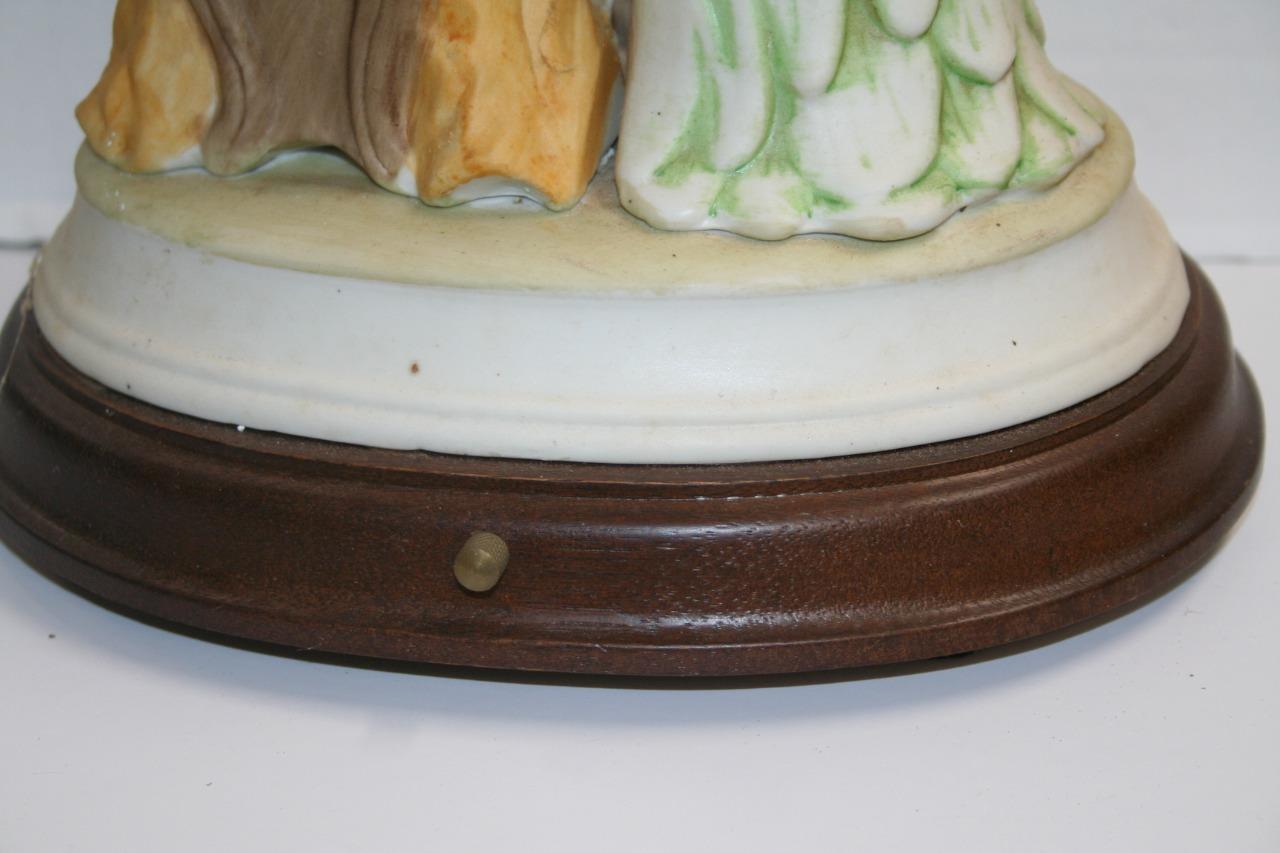 Rare 1950s 13" Colonial Couple Playing Violin & Lyre Music Box Plays Waltz Mint - Picture 5 of 6