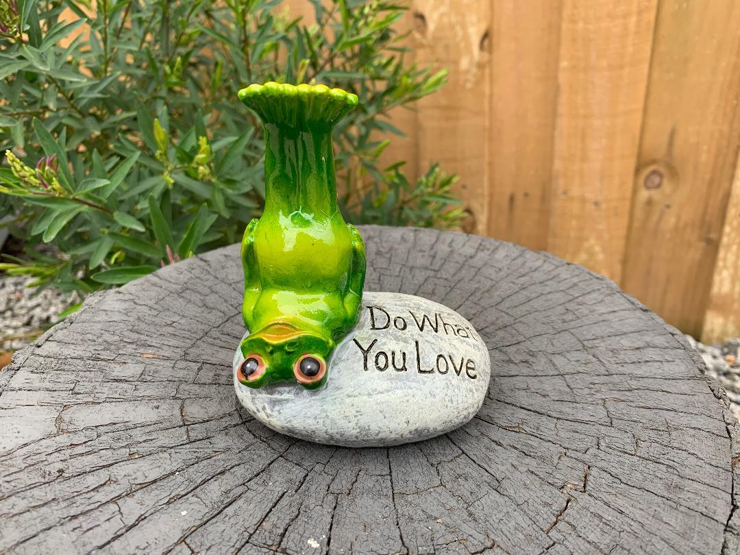 Frogs Decorative Yoga Frog on Stone Figurines Funny Garden Home Décor Ornament - Picture 9 of 11