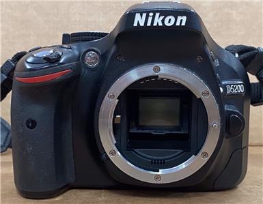 Nikon D5200 ボディ Nikon D5200 ボディ レッドの出品 | ONE SCENE（ワンシーン）
