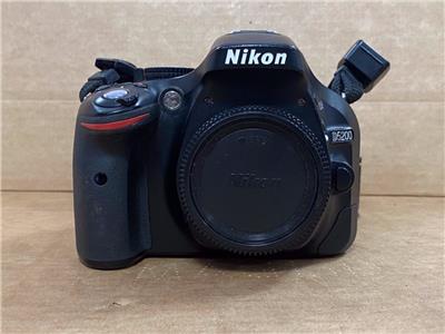 Nikon D5200 ボディ Nikon D5200 ボディ レッドの出品 | ONE SCENE（ワンシーン）