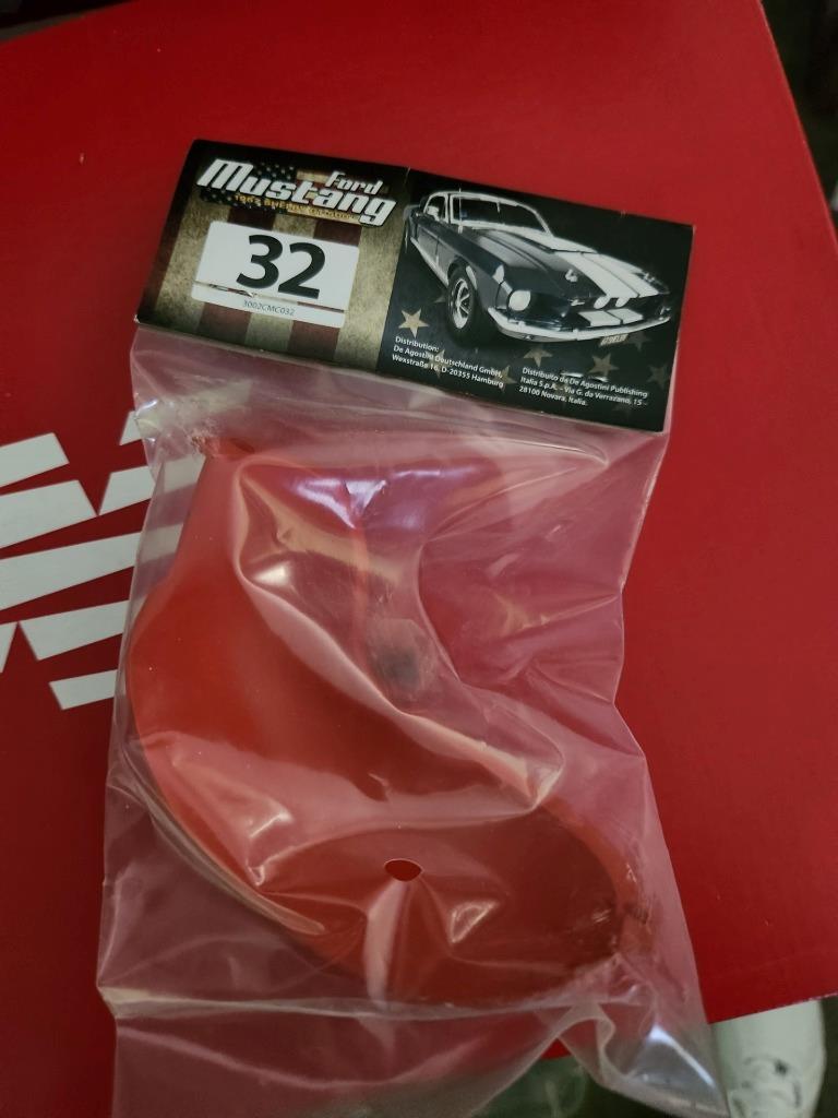 DEAGOSTINI Ford Mustang Shelby GT 500 1:8 - Foto 22 di 43