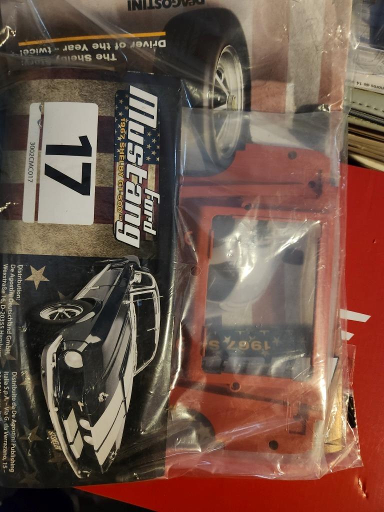 DEAGOSTINI Ford Mustang Shelby GT 500 1:8 - Foto 9 di 43