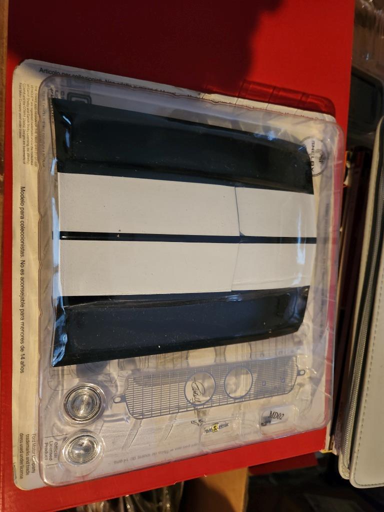 DEAGOSTINI Ford Mustang Shelby GT 500 1:8 - Foto 3 di 43