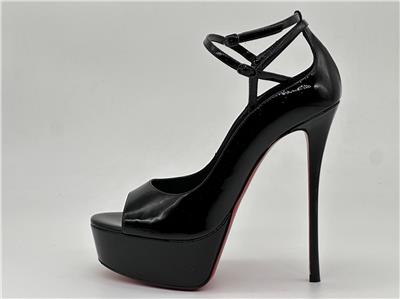 Christian Louboutin ブラック エナメル ハイヒール