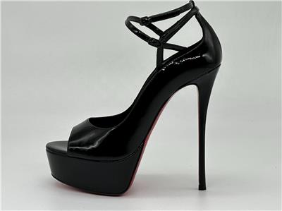【VIPセールで早い者勝ち】Christian Louboutinベルトバッグ VIPセールで早い者勝ち】Christian Louboutinベルトバッグ