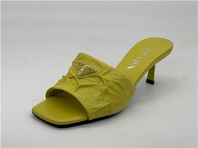 新品同様 PRADA エナメル ゴールド ロゴ サイズ37 袋箱付 ハイヒール 1134141749_tp.jpg