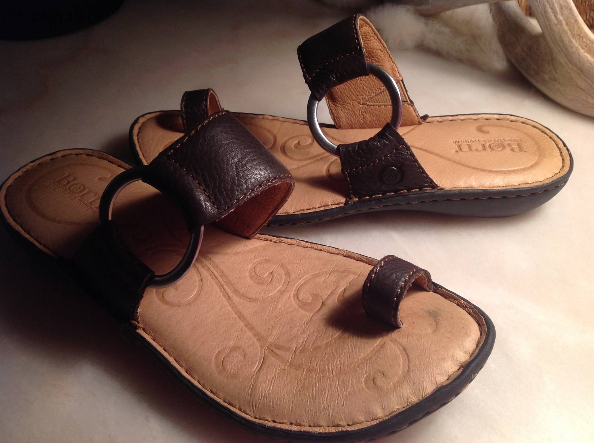 NEW BORN Brown Leather CAPTIVA Toe Ring Loop Flip Flop Comfort Sandal 7 ...