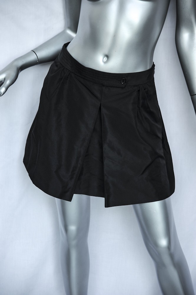スカート STELLA MCCARTNEY Women Mini Skirts 6300783CU850 1000 Black STELLA MCCARTNEY Womens Black Silk Mini Front-Pleat Tab
