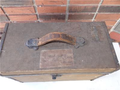 VINTAGE WOODEN BOX 17-3/4 X 8-3/4 X 12-1/4
