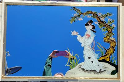 『裏絵』唐代の宮廷の女性たち　クリスタル工芸品　reverse painted 1099217049_tp.jpg