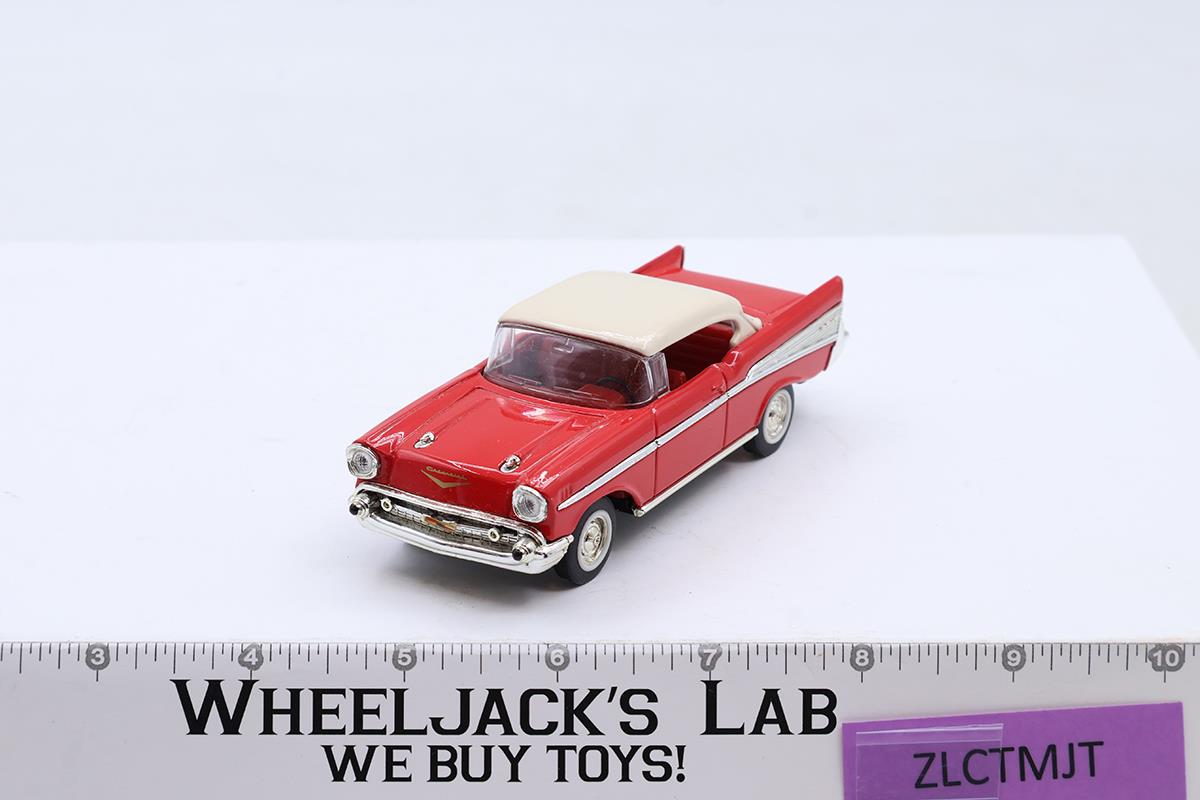 Red 1957 Chevy Hard Top Road Signature Die-Cast 1:43 Scale Model