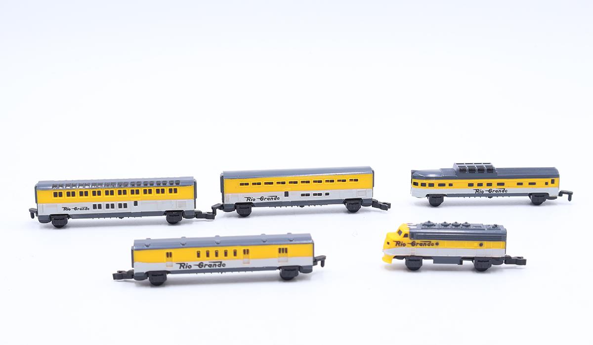 Rio Grande Train Set w/ 17 Track Pieces Micro Machines 1989 Galoob