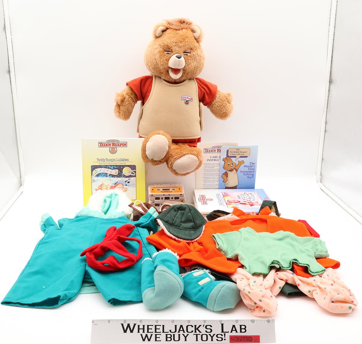 Teddy Ruxpin Cassette Player Worlds of Wonder WOW 1985 Books Outfits Cassettes