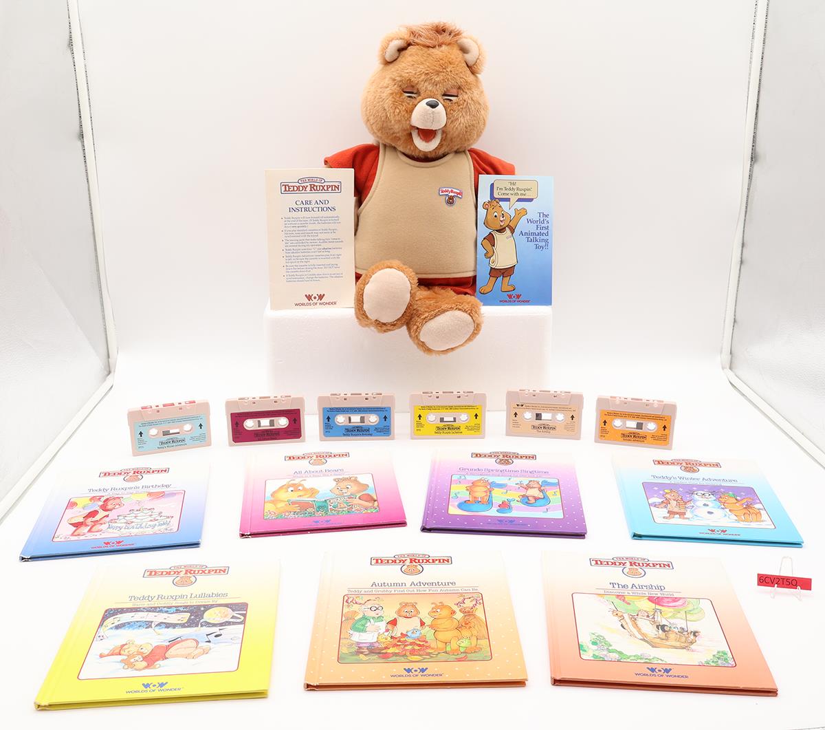 Teddy Ruxpin Cassette Player Worlds of Wonder WOW 1985 Books Outfits Cassettes