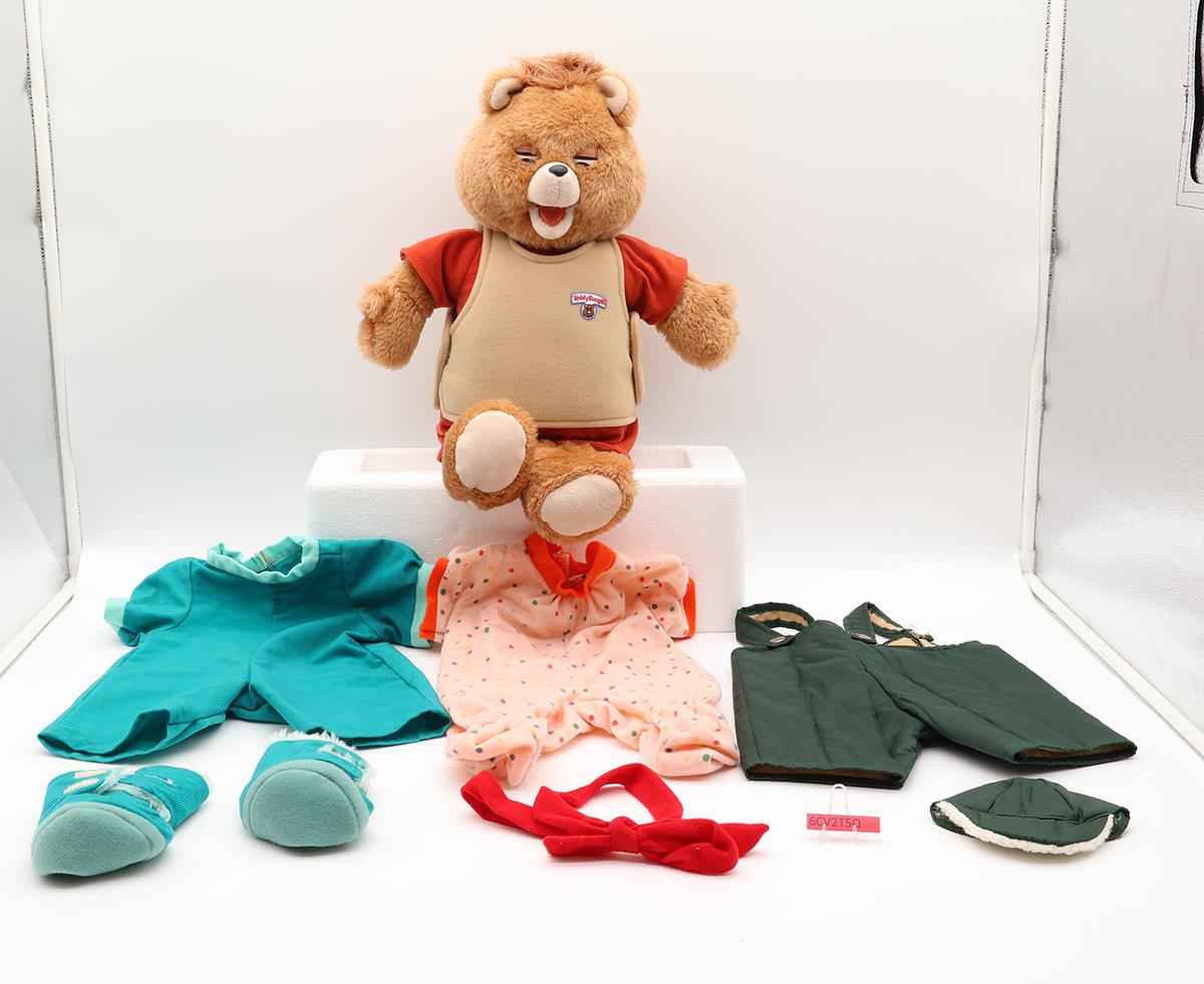 Teddy Ruxpin Cassette Player Worlds of Wonder WOW 1985 Books Outfits Cassettes