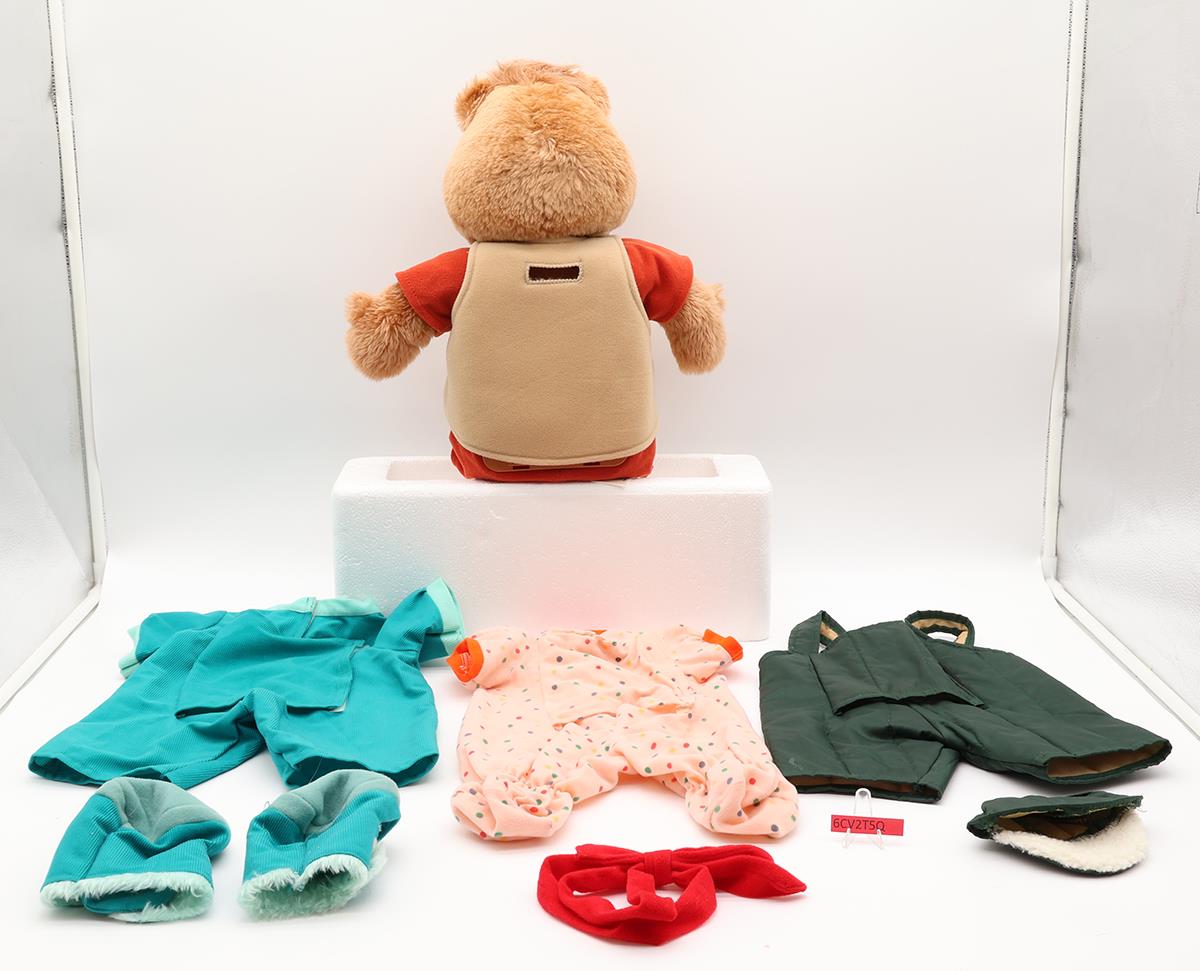 Teddy Ruxpin Cassette Player Worlds of Wonder WOW 1985 Books Outfits Cassettes