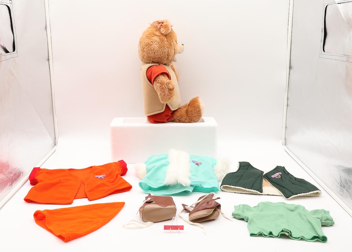 Teddy Ruxpin Cassette Player Worlds of Wonder WOW 1985 Books Outfits Cassettes