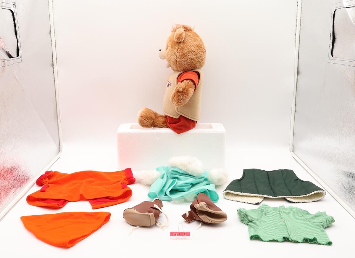 Teddy Ruxpin Cassette Player Worlds of Wonder WOW 1985 Books Outfits Cassettes