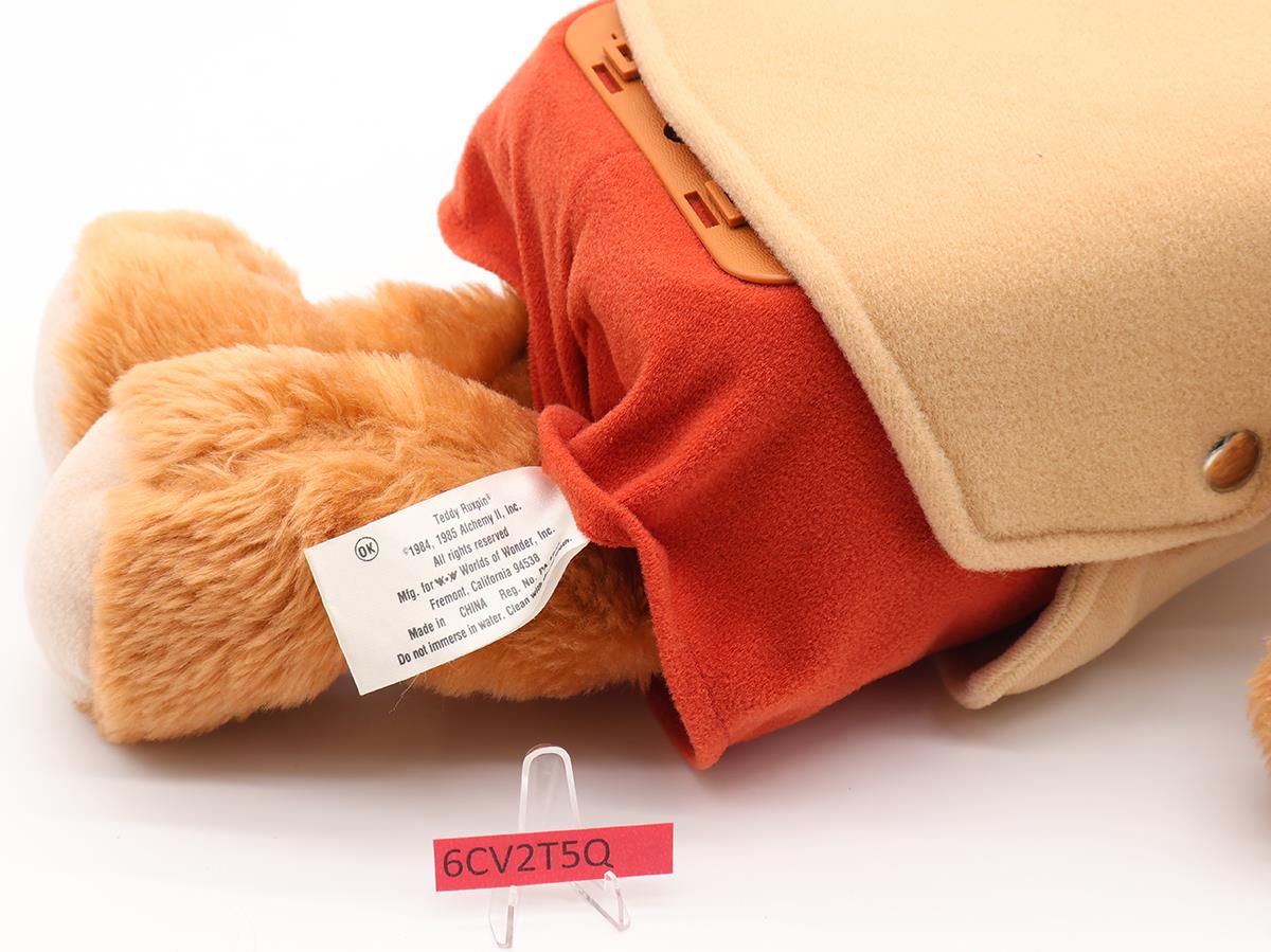 Teddy Ruxpin Cassette Player Worlds of Wonder WOW 1985 Books Outfits Cassettes