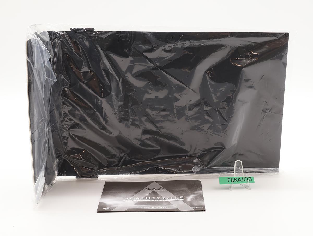 VGM030 Deathstroke Batman Arkham Origins Batman Hot Toys 1:6 Action Figure