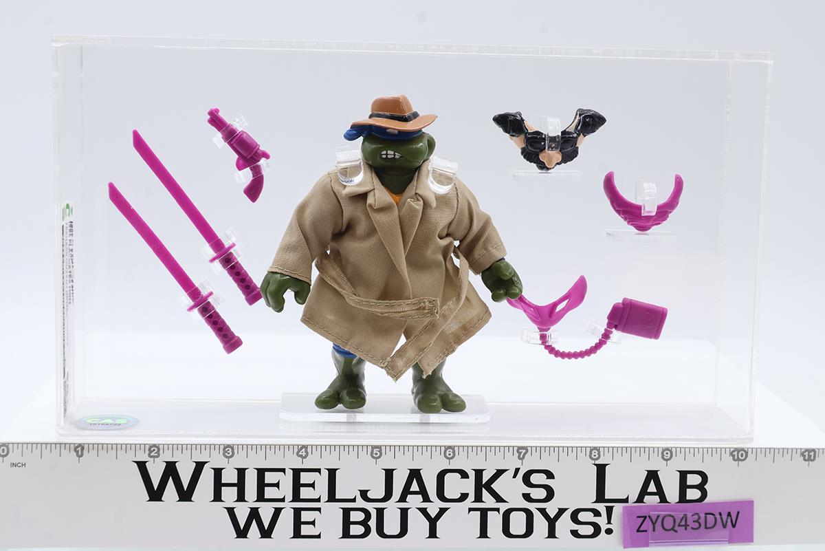 Undercover Leonardo CAS GRADED 90+ TMNT 1994 Playmates Action Figure