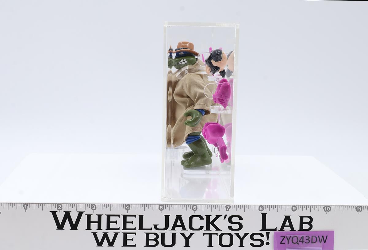Undercover Leonardo CAS GRADED 90+ TMNT 1994 Playmates Action Figure