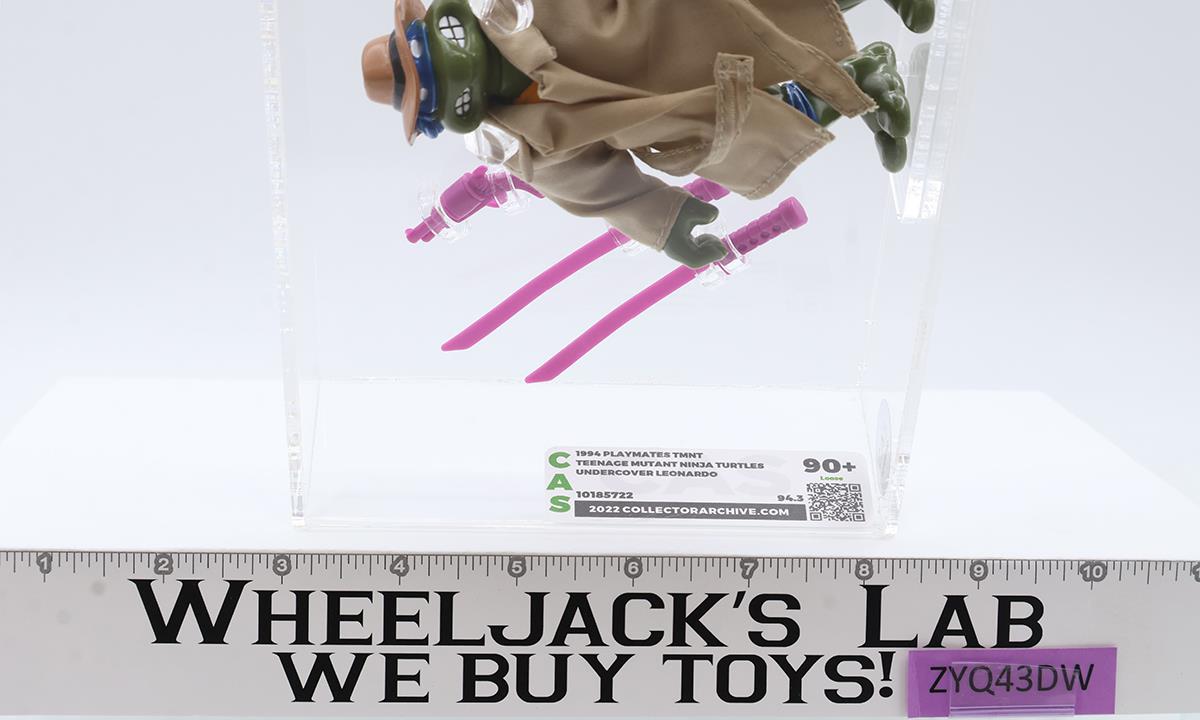 Undercover Leonardo CAS GRADED 90+ TMNT 1994 Playmates Action Figure