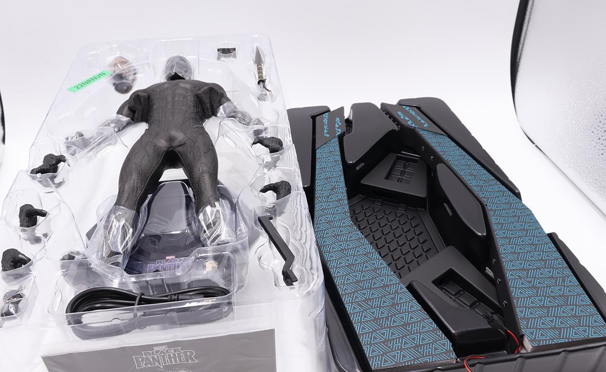 MMS470 Black Panther Marvel Comics Hot Toys 1:6 Action Figure NEW MIB