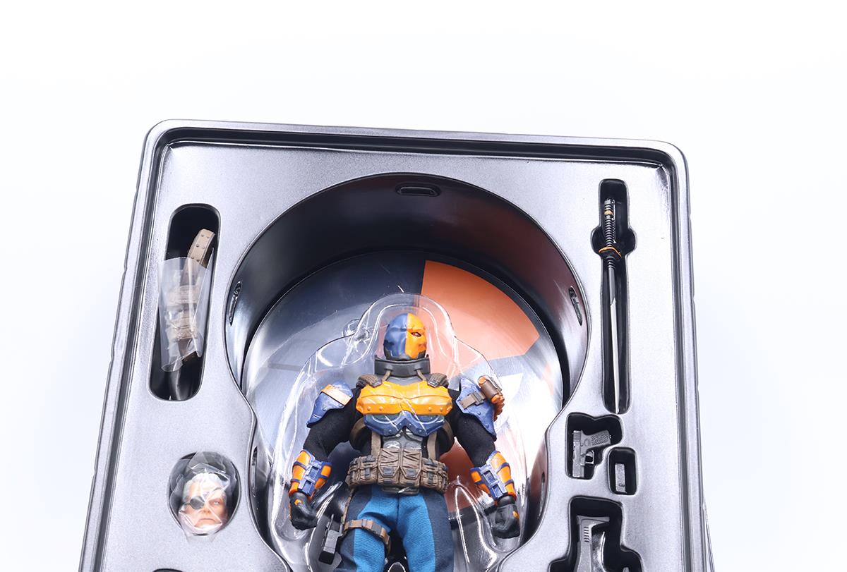 Deathstroke DC Comics Mezco One:12 6" Action Figure NEW MIB