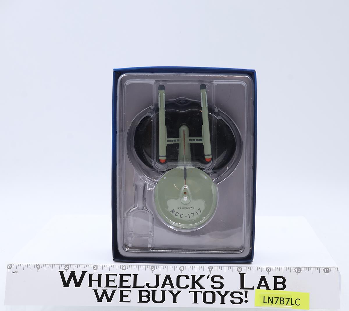 USS Yorktown NCC-1717 Star Trek Eaglemoss Replica Model Ship NEW MIB