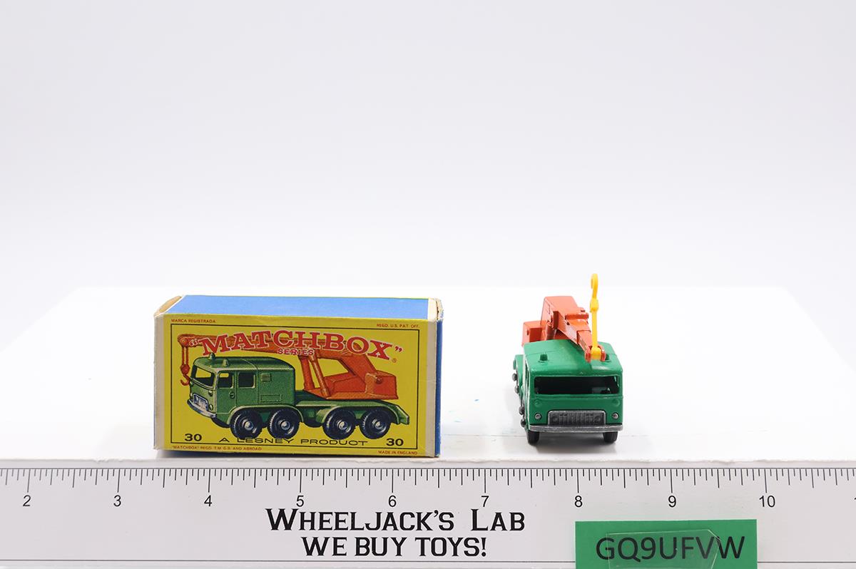 8-Wheel Crane No. 30 Original Box Lesney Matchbox 1960's Green Orange England
