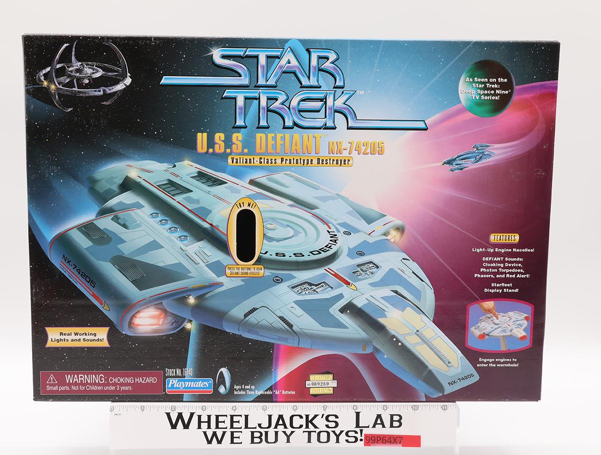 USS Defiant NX-74205 Valiant-Class Prototype Destroyer Star Trek 1997 Playmates