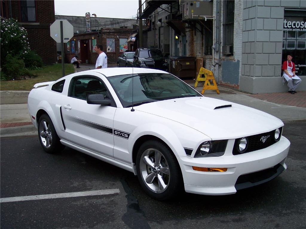 2005-2008 Ford mustang gt hood scoops #2