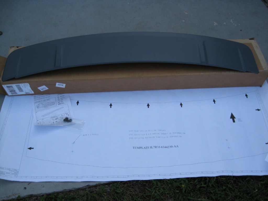 Ford 500 rear spoiler #1