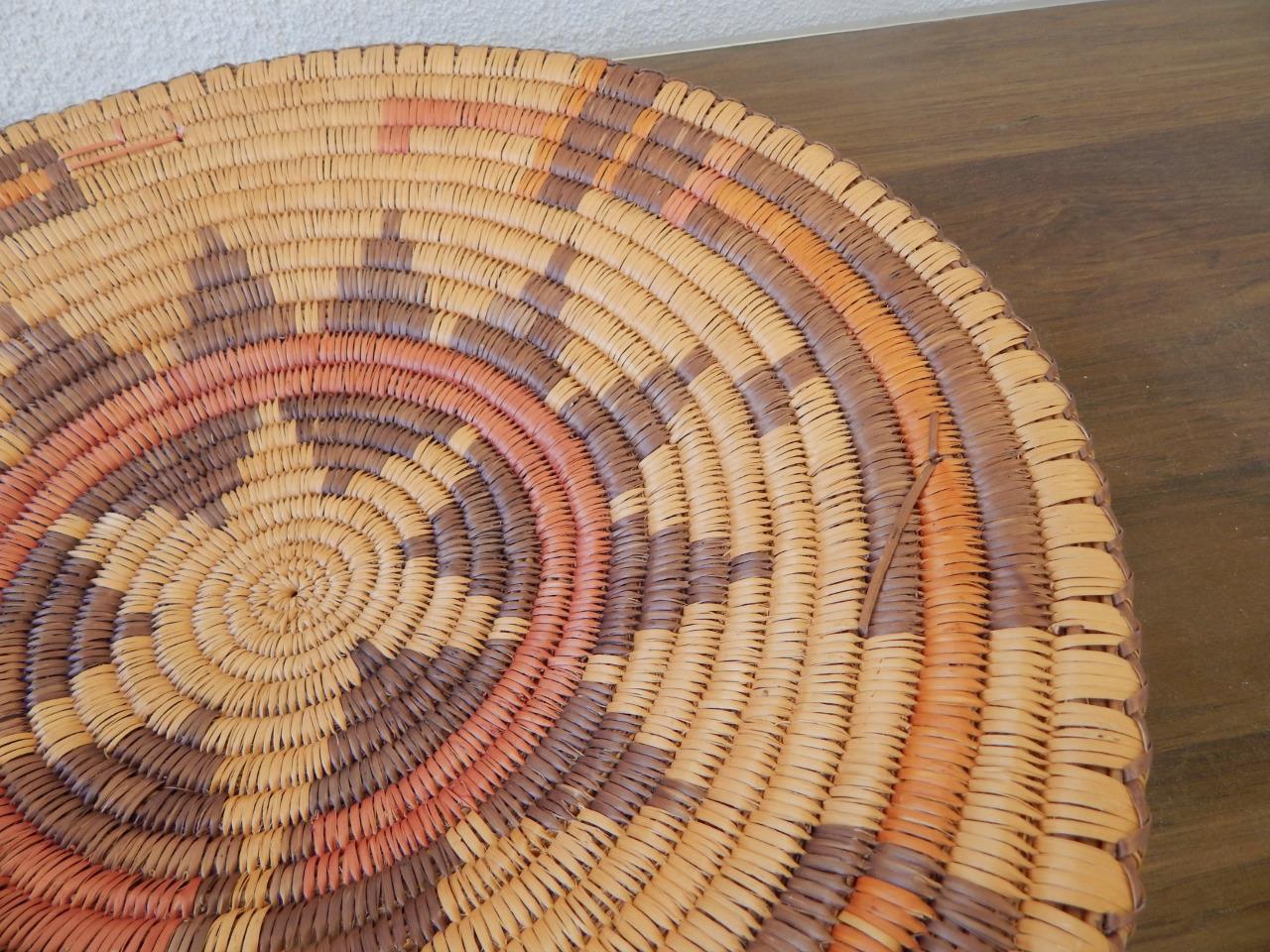 VINTAGE 18 3/4 “d VINTAGE NAVAJO BLACK FAMILY INDIAN PICTORIAL WEDDING BASKET