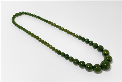 1930s ART DECO MARBLED JADE GREEN BAKELITE ROUND BEAD