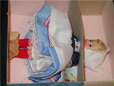Vintage 1980 Madame Alexander Netherlands #591 Girl Doll w/Wooden