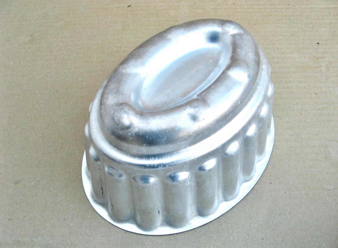Molde de gelatina tamaño completo ovalado estriado o conejito de Pascua aluminio Kitchenalia - Imagen 2 de 3