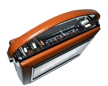 BUSH RADIO TR130 (3バンドラジオ) 完動品(ボディ枠は濃い緑) BUSH RADIO TR130 (3バンドラジオ) 完動品(ボディ枠は濃い緑)